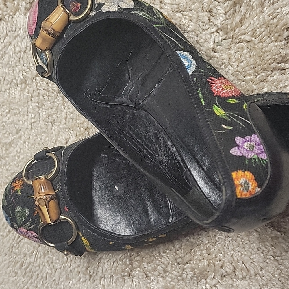 Gucci Trendy Flower Flats, authentic,  used good condition, see pictures for det